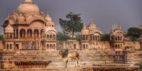 Kusuma-Sarovara, Killola-Kunda e Narada-Kunda